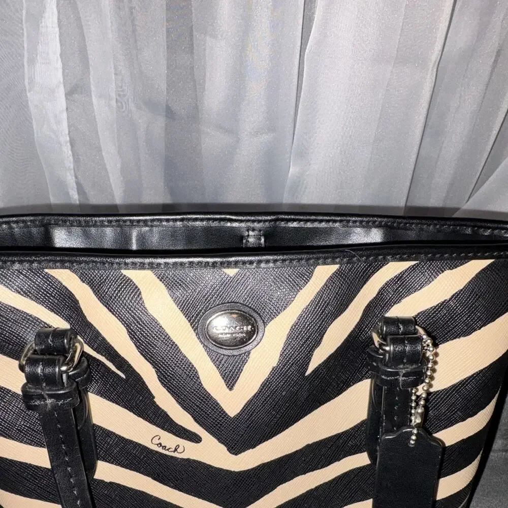 Coach bag has
